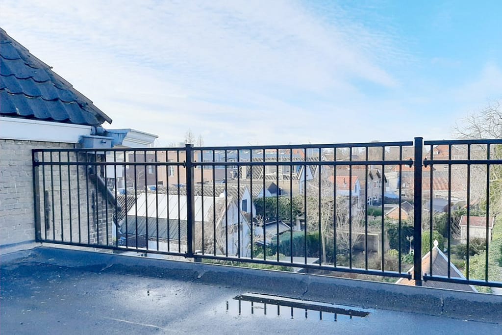 Stalen balustrade in Ens