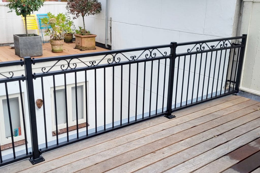 Balkonhekwerk op houten balkon