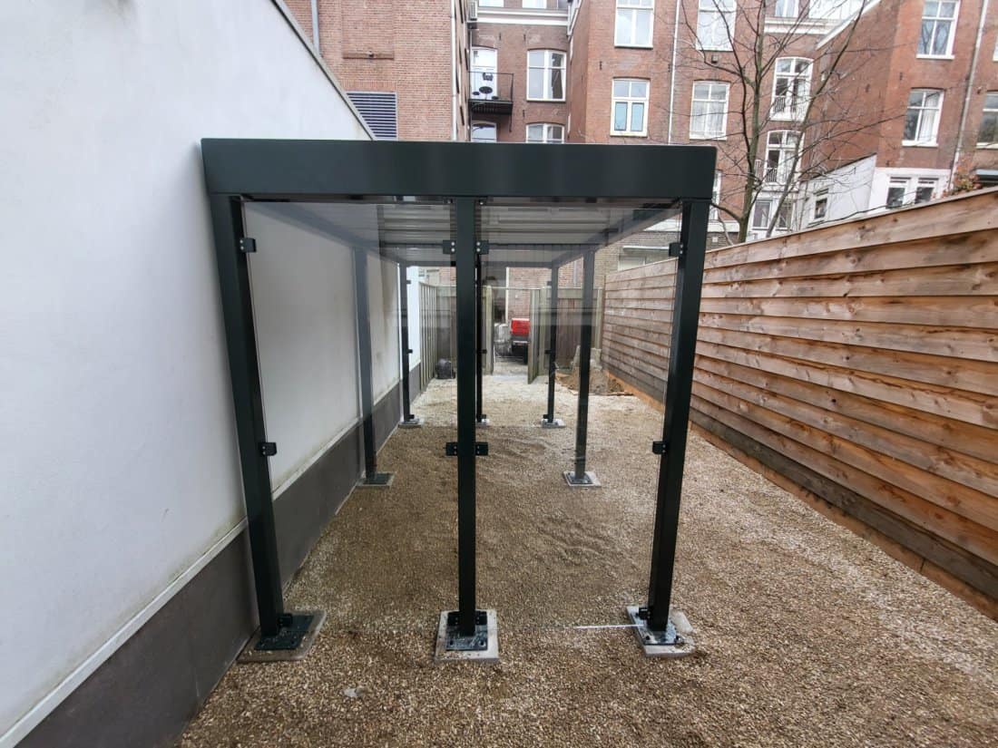 Fietsenstalling bij een school