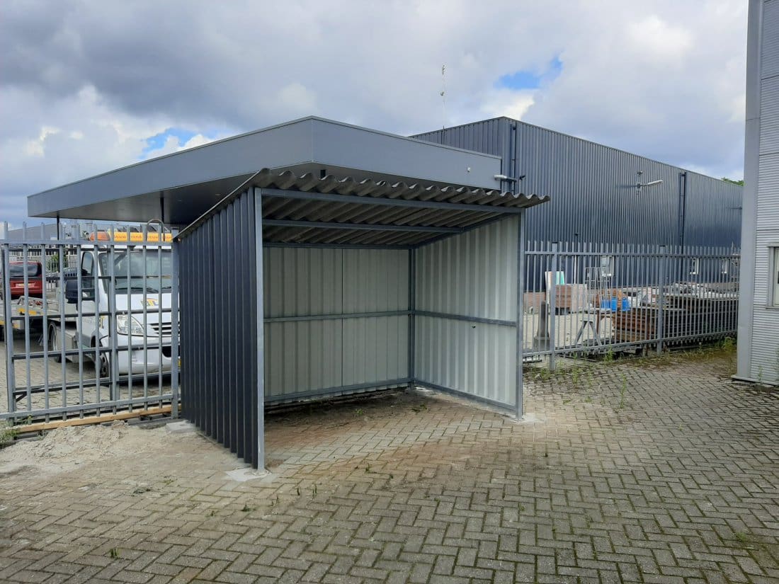 Fietsenstalling op betonpoeren
