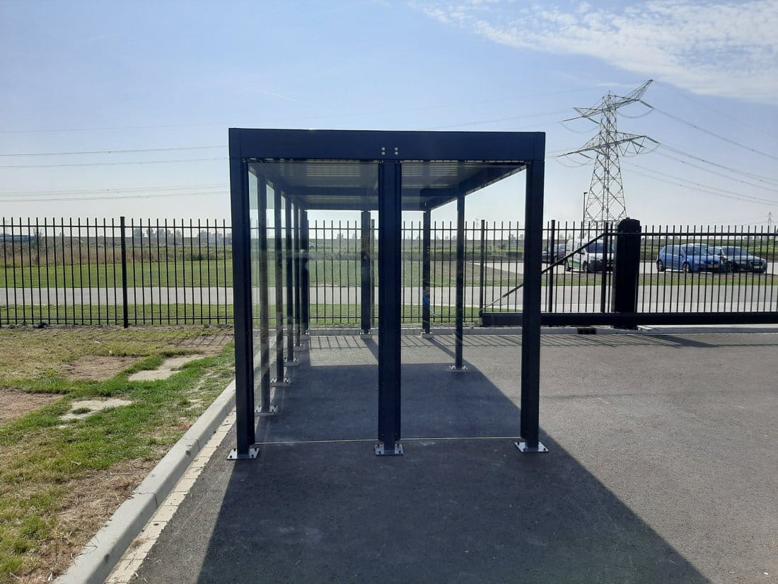 Fietsenstalling op stelconplaten