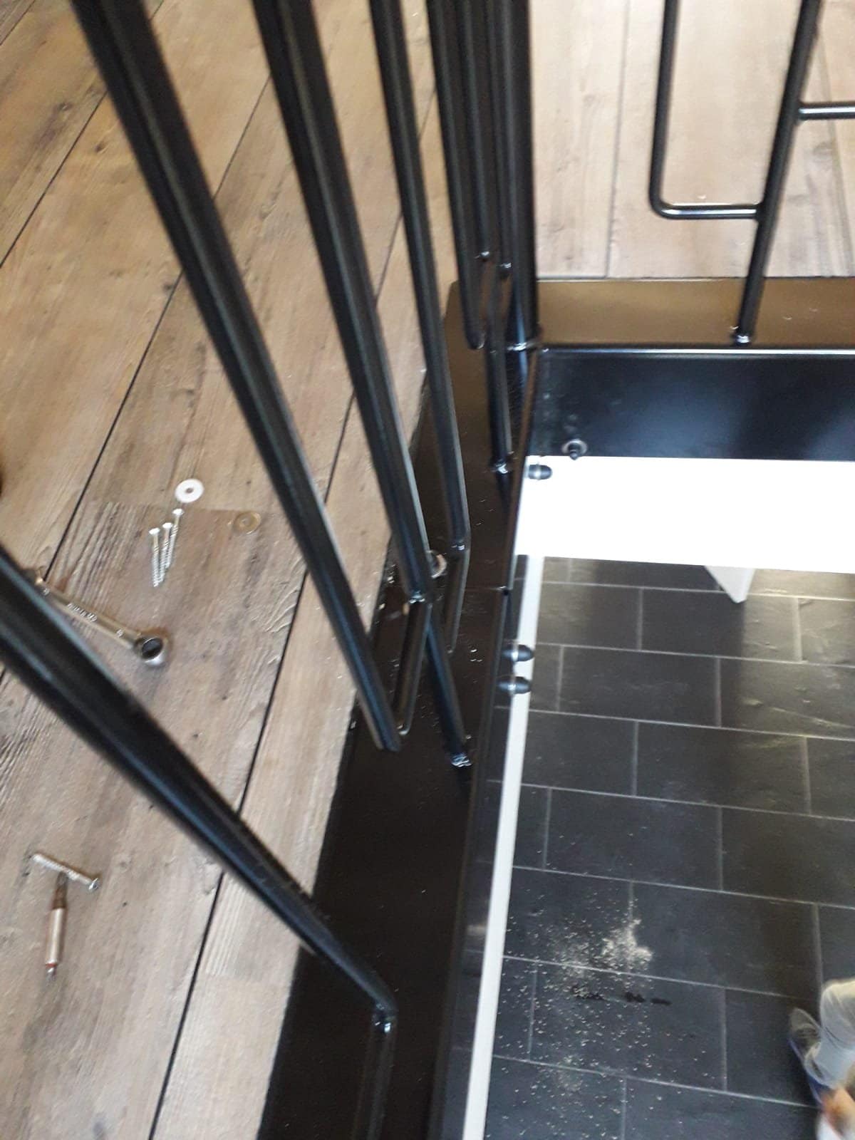 Veilig balkonhek met verticale spijlen