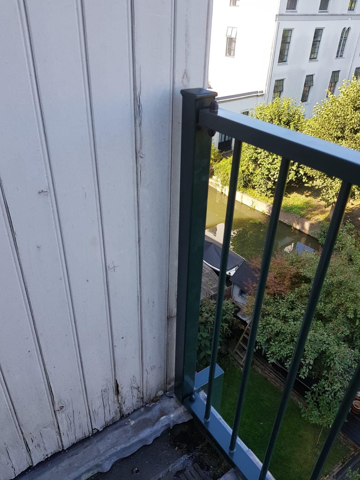 Balkonhekwerk met verticale spijlen