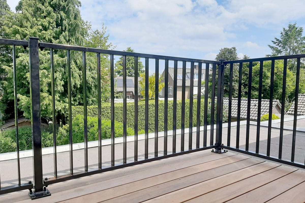 Stalen balustrade in Ens
