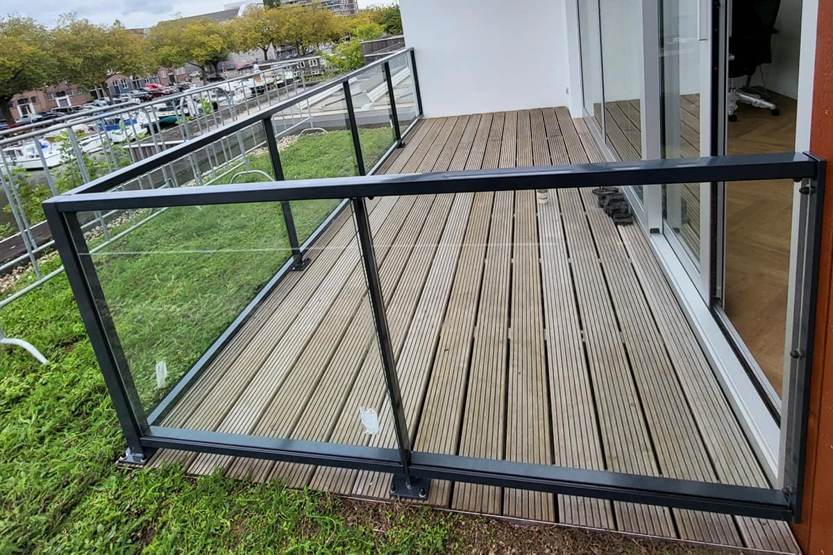 Glazen balustrades in Urk