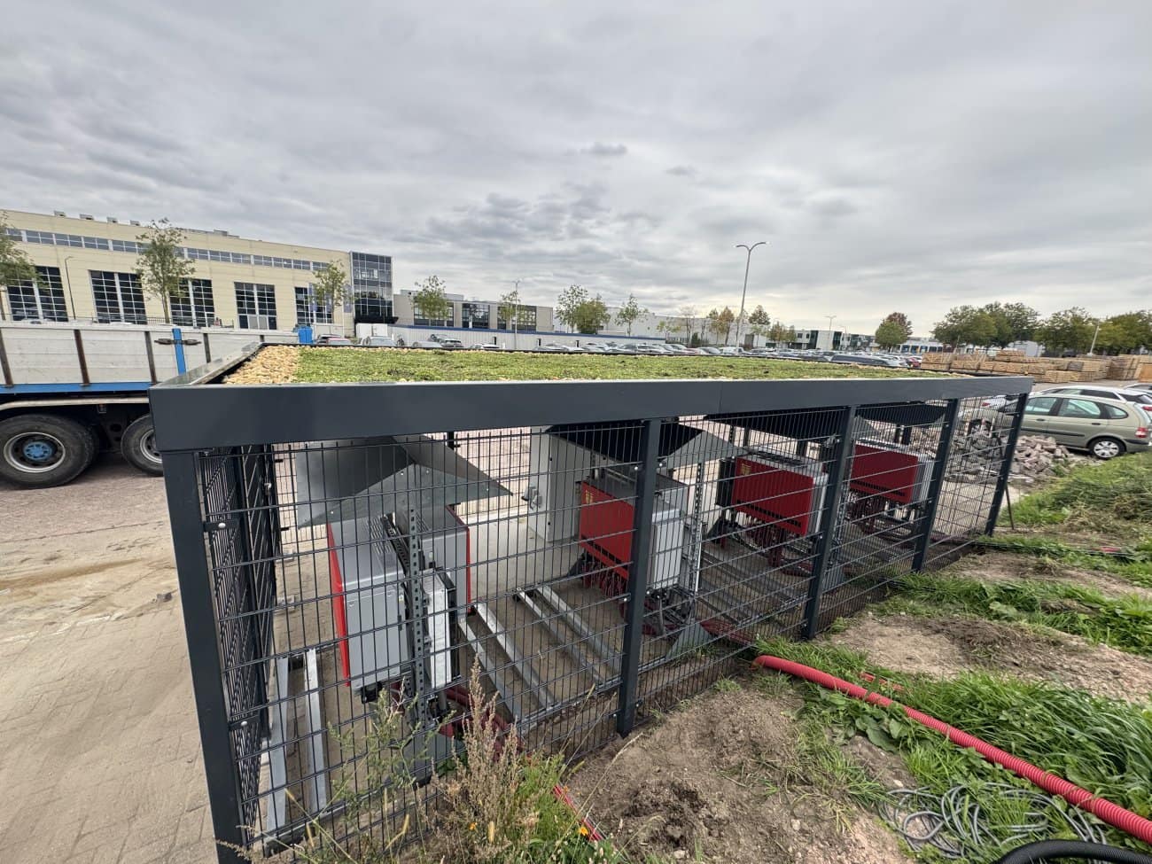 Afgesloten fietsenberging met wanden