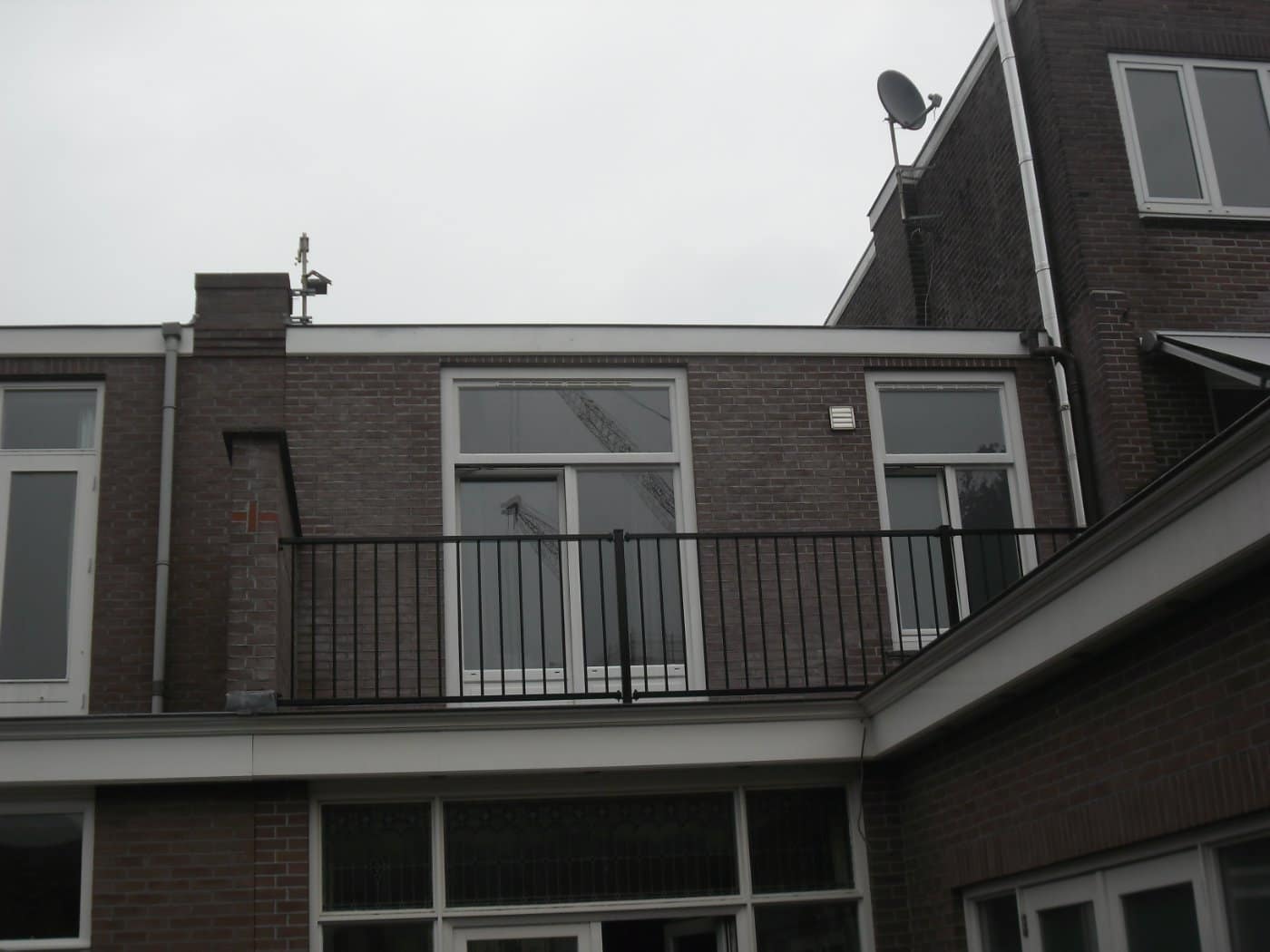 Nieuw balkonhekwerk geplaatst