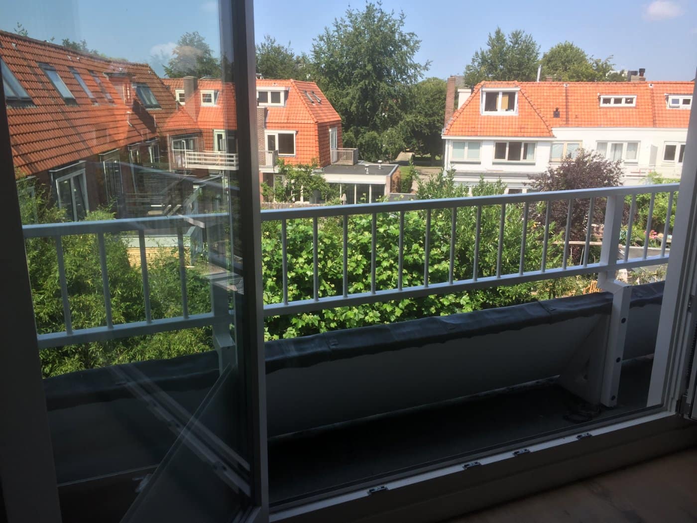 Balkonhekwerk tijdens de montage