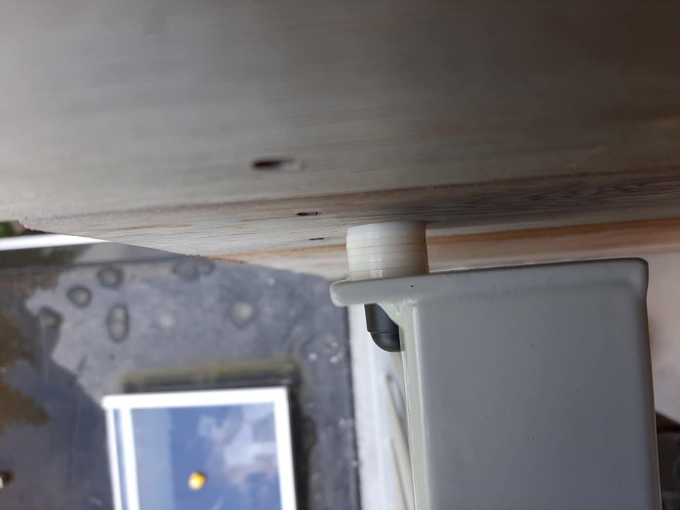 Balkonhekwerk gemonteerd aan een balkon