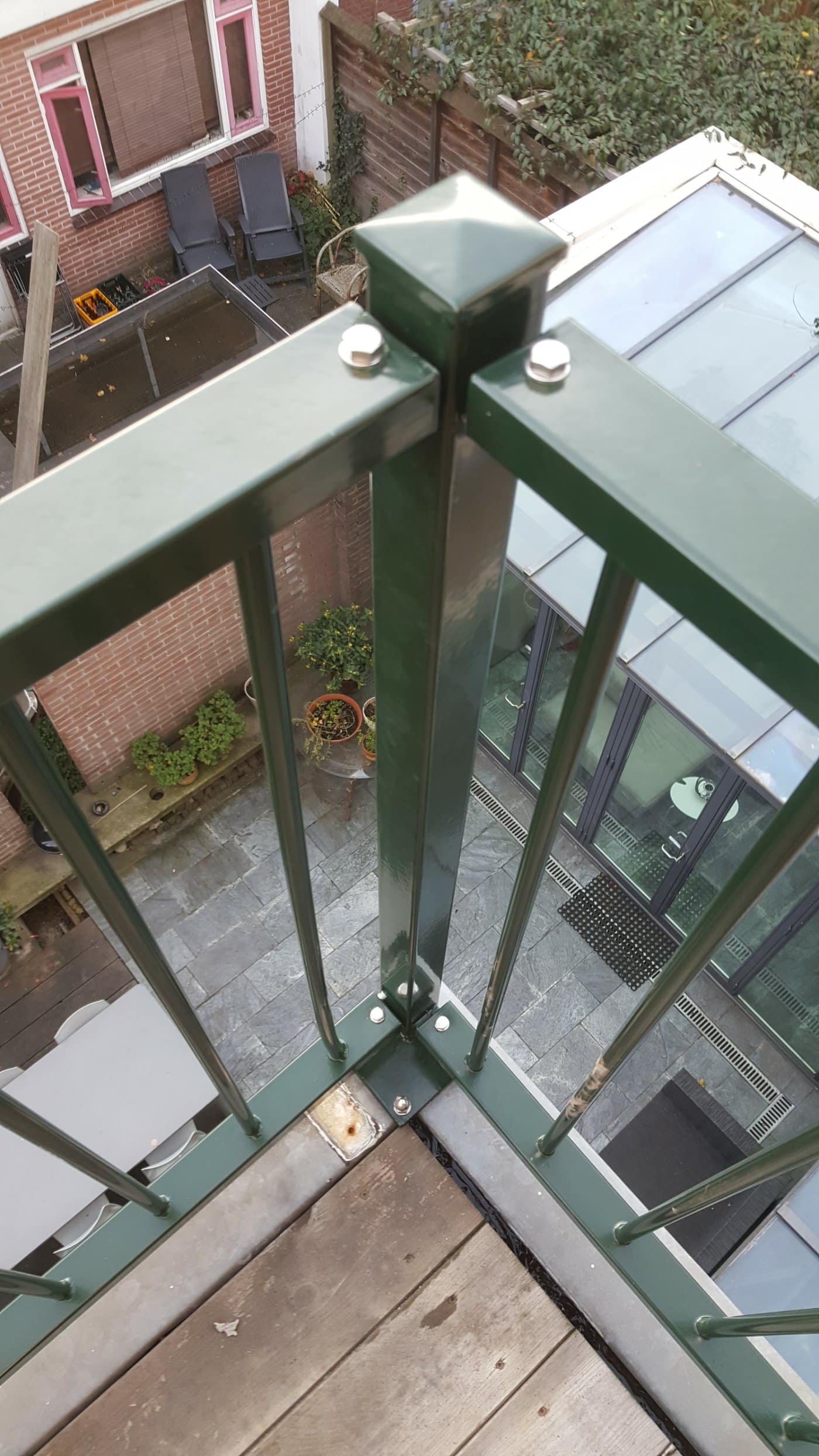 Balustrade met glas op een balkon