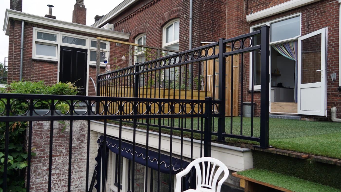 Hekwerk voor balkon verhogen: wanneer is het nodig en hoe pak je het aan?